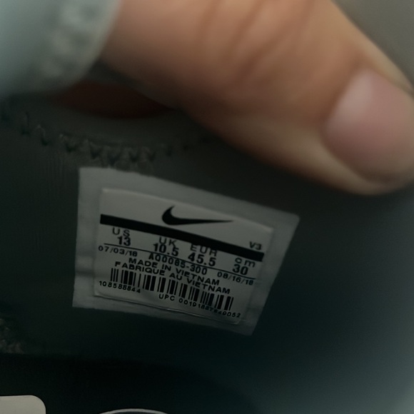 New Nike shoes - Picture 9 of 9